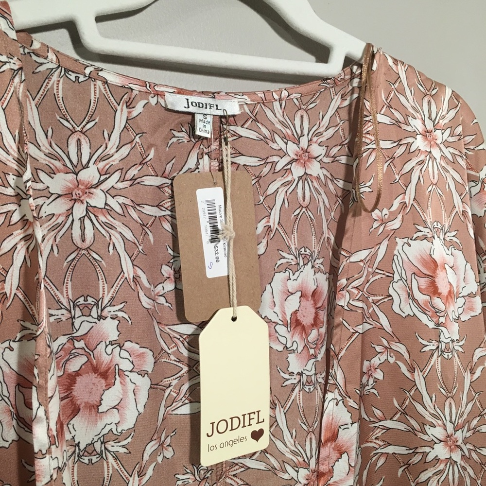 Jodifl Mauve Satin Pink / White Floral Kimono - Picture 5 of 6